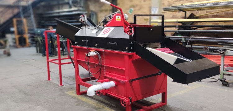 Lavadoras fabricadas en acero al carbono y terminación con pintura electrostática, con capacidad de lavado de 30 a 160 bultos por hora con motor eléctrico.